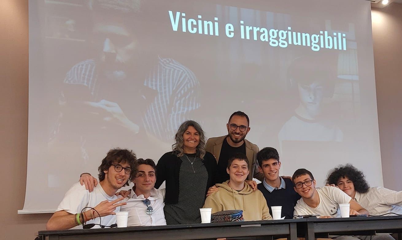 Vicini e irraggiungibili, risposta incredibile. Appuntamento all’8 maggio