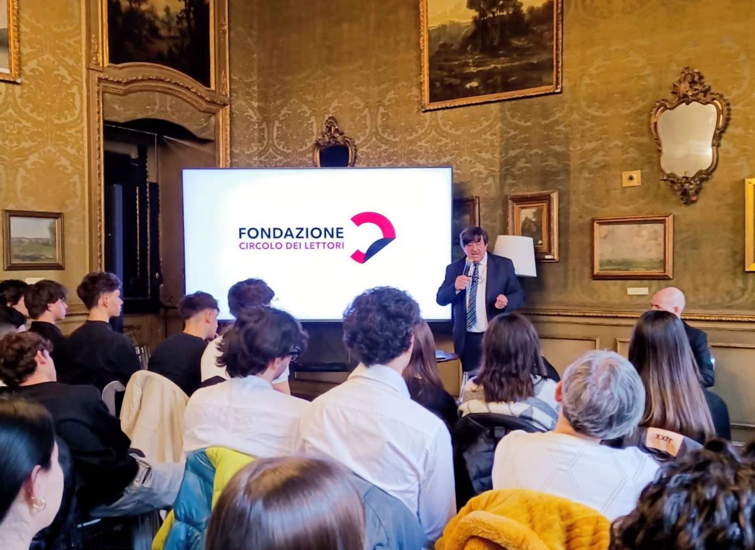 Classi 5AMT e 5AL al Circolo dei Lettori”